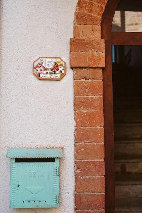Casa Vacanze L'Angolo Fiorito 贝托勒 外观 照片