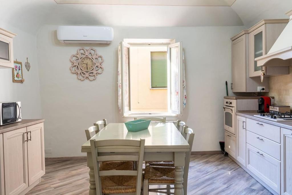 Casa Vacanze L'Angolo Fiorito 贝托勒 外观 照片