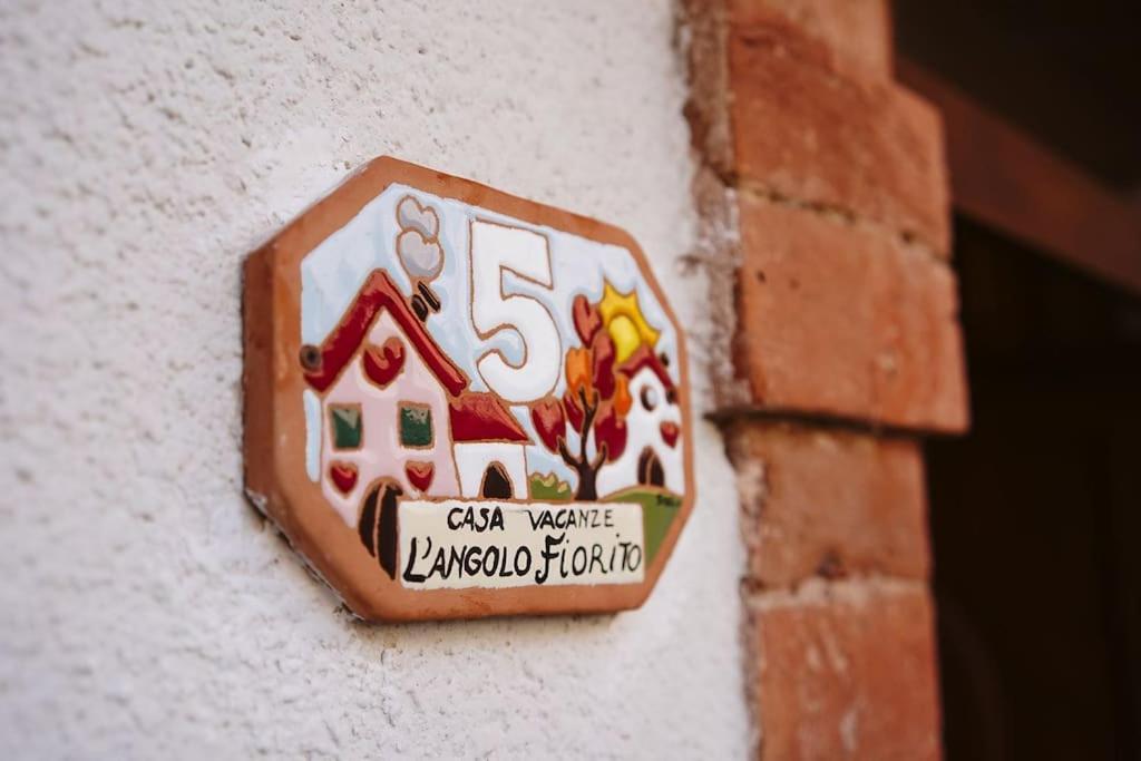 Casa Vacanze L'Angolo Fiorito 贝托勒 外观 照片