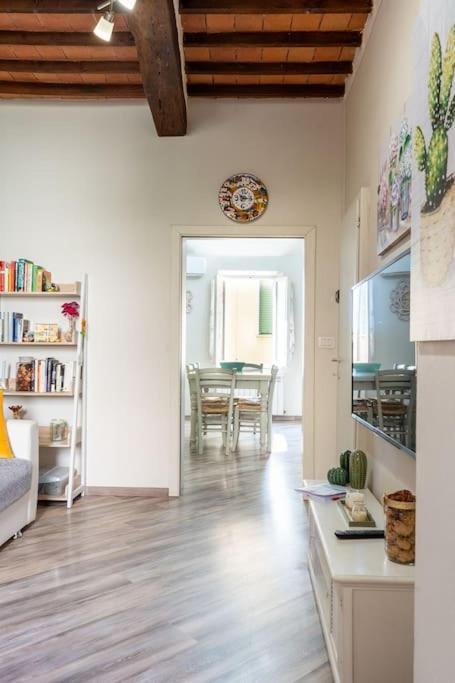 Casa Vacanze L'Angolo Fiorito 贝托勒 外观 照片