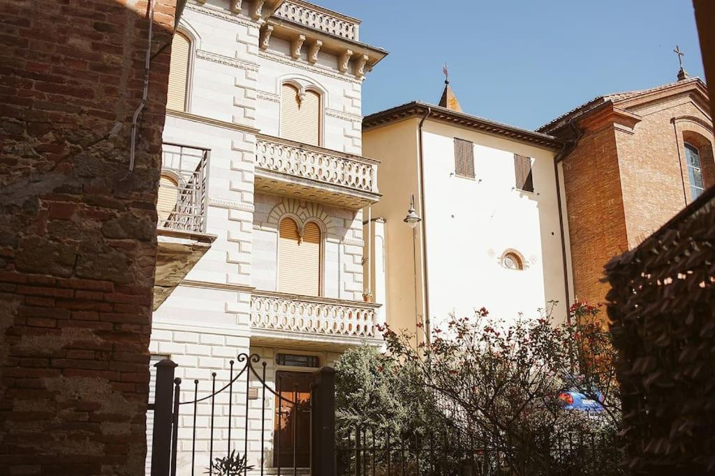Casa Vacanze L'Angolo Fiorito 贝托勒 外观 照片