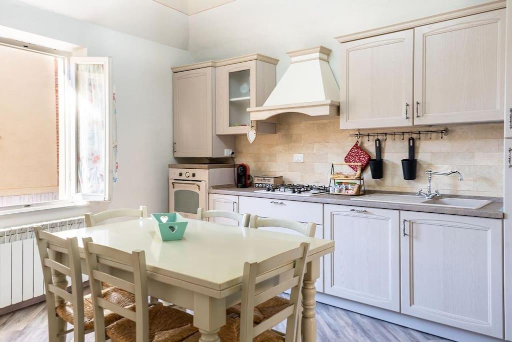 Casa Vacanze L'Angolo Fiorito 贝托勒 外观 照片