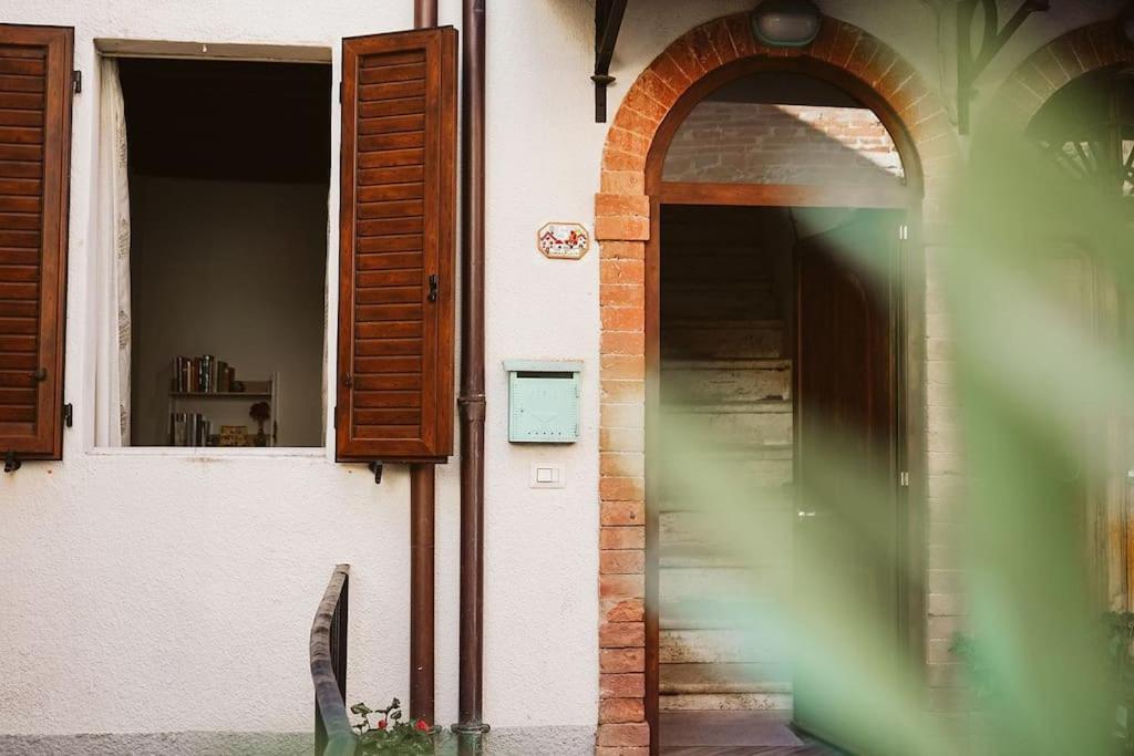 Casa Vacanze L'Angolo Fiorito 贝托勒 外观 照片