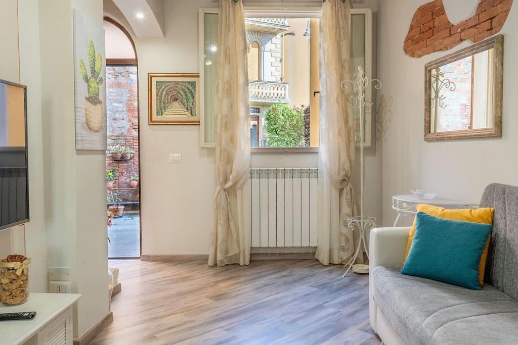 Casa Vacanze L'Angolo Fiorito 贝托勒 外观 照片